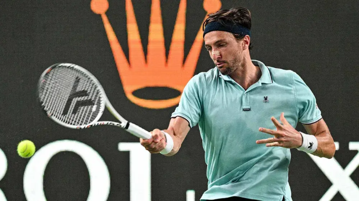 Arthur Rinderknech ghi tên vào vòng 2 Paris Masters